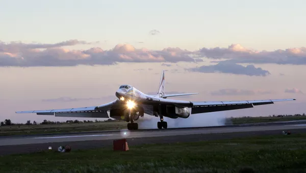 Стратегический бомбардировщик-ракетоносец Ту-160 на авиабазе ВВС России в городе Энгельсе // AP Photo / Misha Japaridze - 俄羅斯衛星通訊社