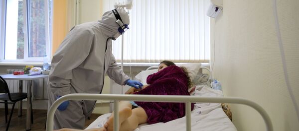 Медицинский работник и пациентка в палате акушерского отделения ковид-госпиталя, организованного в центральной районной больнице в городе Шебекино в Белгородской области Медицинский работник и пациентка в палате акушерского отделения ковид-госпиталя, организованного в центральной районной больнице в городе Шебекино в Белгородской области - 俄罗斯卫星通讯社