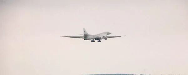 Первый полет глубокомодернизированного ракетоносца-бомбардировщика Ту-160М с новыми серийными двигателями НК-32-02 - 俄羅斯衛星通訊社