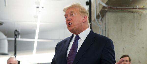 Президент США Дональд Трамп во время посещения своего избирательного штаба в Арлингтоне - 俄羅斯衛星通訊社