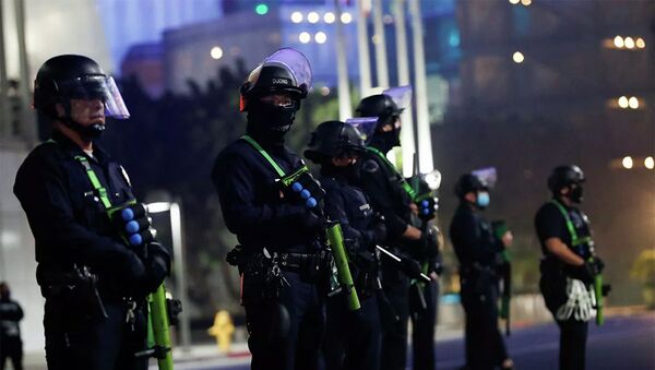 Сотрудники полиции во время президентских выборов в Лос-Анджелесе, США - 俄羅斯衛星通訊社