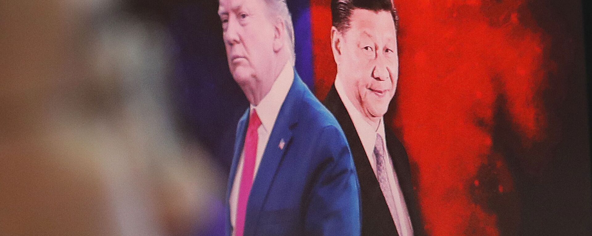 Изображение президента США Дональда Трампа и председателя КНР Си Цзиньпина на мониторе компьютера - 俄罗斯卫星通讯社, 1920, 07.06.2025