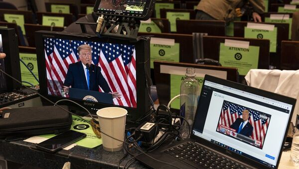 Video monitors in the James Brady Briefing Room show President Donald Trump as he speaks in the East Room of the White House, Wednesday, Nov. 4, 2020, in Washington. (AP Photo/Alex Brandon) - 俄羅斯衛星通訊社