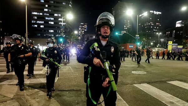 Полиция во время акции протеста в Лос-Анджелесе - 俄罗斯卫星通讯社