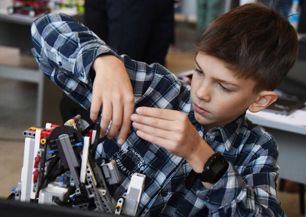 «你好，俄羅斯»節目：俄羅斯青年如何提高科學素養？ - 俄羅斯衛星通訊社