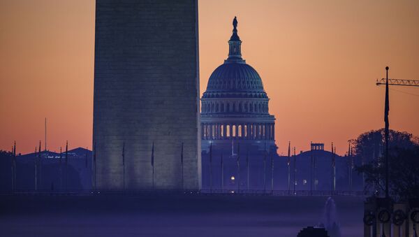 Монумент Вашингтону на фоне капитолия - 俄罗斯卫星通讯社