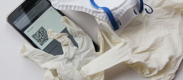 Перчатки, маска и смартфон с QR-кодом, Нижегородская область - 俄罗斯卫星通讯社