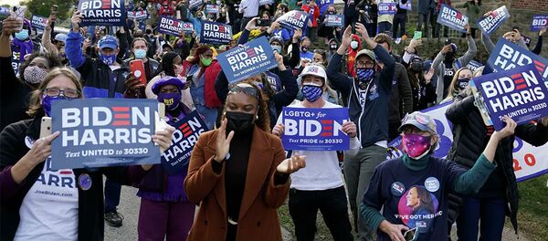 Сторонники кандидата в президенты США от Демократической партии Джо Байдена в день выборов в Филадельфии, штат Пенсильвания - 俄羅斯衛星通訊社