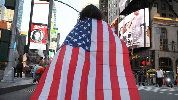 Люди на одной из улиц в Нью-Йорке после новостей о победе на выборах президента США кандидата от Демократической партии Джозефа Байдена - 俄羅斯衛星通訊社