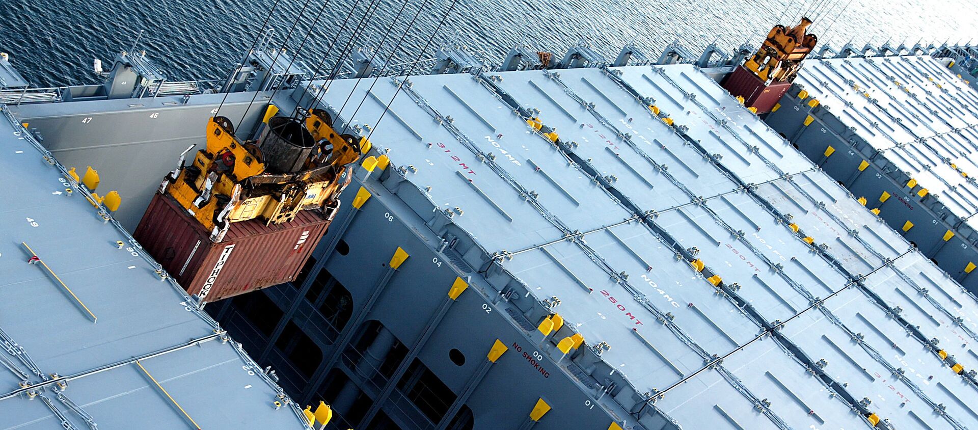 Погрузка контейнеров на судно в торговом порту Сиднея - 俄羅斯衛星通訊社, 1920, 10.06.2021