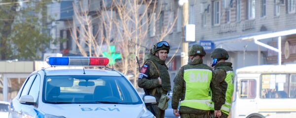 Патруль военной полиции и сотрудники военной автомобильной инспекции на окраине Воронежа.  - 俄罗斯卫星通讯社