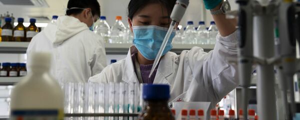 Сотрудники SinoVac в лаборатории на заводе по производству вакцины CoronaVac в Пекине - 俄罗斯卫星通讯社