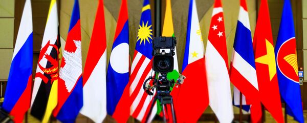 Флаги АСЕАН в конгресс-центре в Сочи - 俄羅斯衛星通訊社