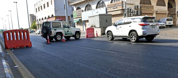 Полиция Саудовской Аравии на улице города Джидда близ кладбища, где произошел взрыв - 俄罗斯卫星通讯社