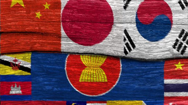Флаги Японии, Китая и АСЕАН - 俄羅斯衛星通訊社