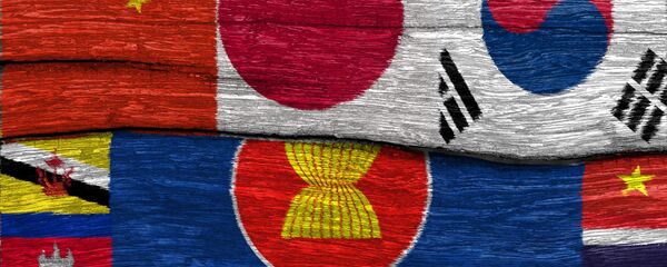 Флаги Японии, Китая и АСЕАН - 俄羅斯衛星通訊社