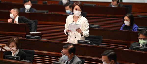 Депутат выступает во время встречи в Законодательном совете в Гонконге - 俄罗斯卫星通讯社