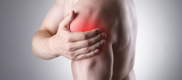 Мужчина с болью в плече - 俄罗斯卫星通讯社