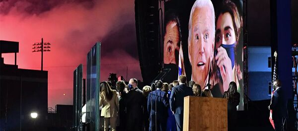 Джо Байден на большом экране в Уилмингтоне. США Джо Байден на большом экране в Уилмингтоне. США - 俄羅斯衛星通訊社