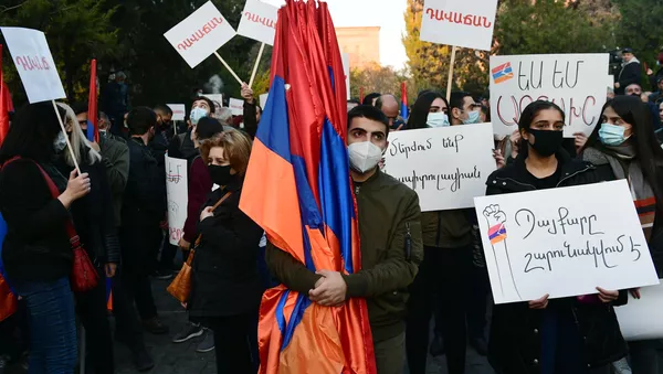 Участники митинга оппозиции в Ереване.  - 俄羅斯衛星通訊社