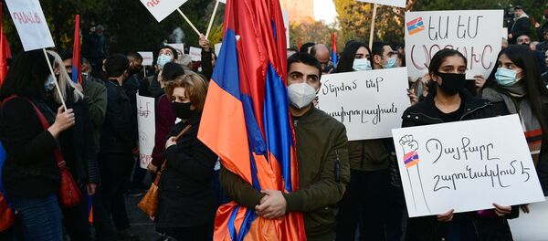 Участники митинга оппозиции в Ереване.  - 俄罗斯卫星通讯社
