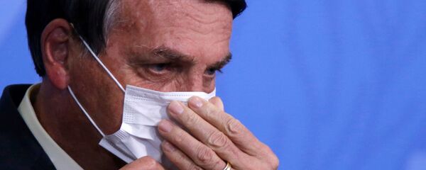 Президент Бразилии Жаир Болсонару в маске - 俄罗斯卫星通讯社