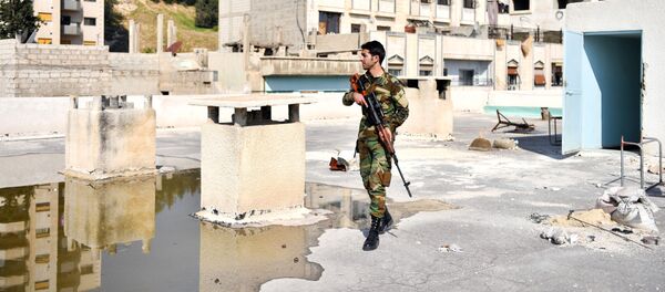 Военнослужащий на одной из улиц города Дамаска. - 俄羅斯衛星通訊社