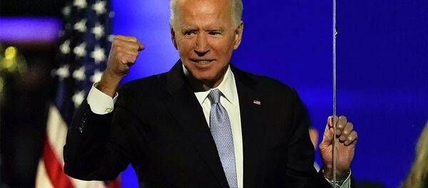 Кандидат в президенты США от Демократической партии Джо Байден выступает перед избирателями после того, как СМИ объявили, что Байден победил на выборах в США  - 俄罗斯卫星通讯社