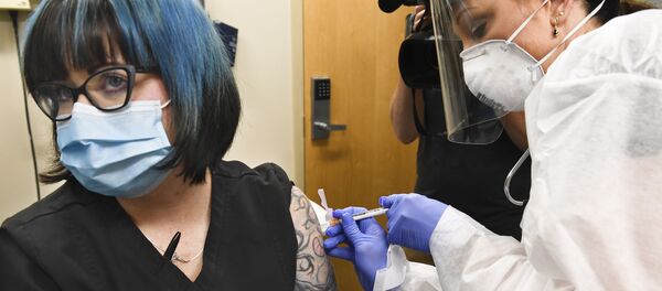 Вакцинация волонтера в США Вакцинация волонтера в США - 俄罗斯卫星通讯社