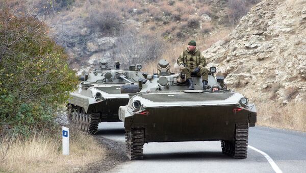 Боевые машины пехоты российских миротворцев в Нагорном Карабахе - 俄羅斯衛星通訊社