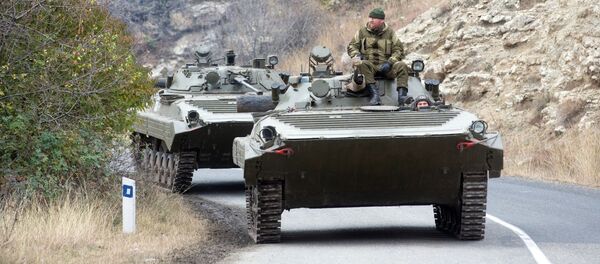 Боевые машины пехоты российских миротворцев в Нагорном Карабахе - 俄罗斯卫星通讯社