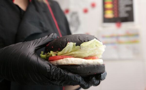 “新冠漢堡”小吃店中的漢堡 - 俄羅斯衛星通訊社