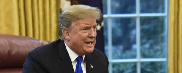 Президент США Дональд Трамп во время встречи с вице-премьером Китая Лю Хе в Овальном кабинете Белого дома - 俄罗斯卫星通讯社