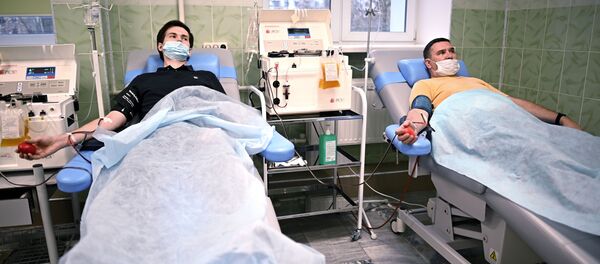 Пациенты, переболевшие COVID-19, сдают плазму в городской клинической больнице №52 в Москве.  - 俄罗斯卫星通讯社
