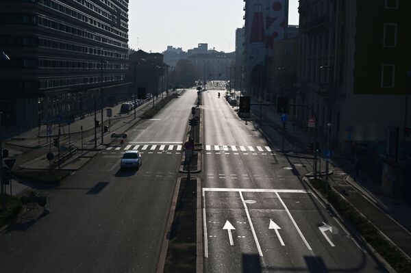 米兰市中心空旷的街道 - 俄罗斯卫星通讯社