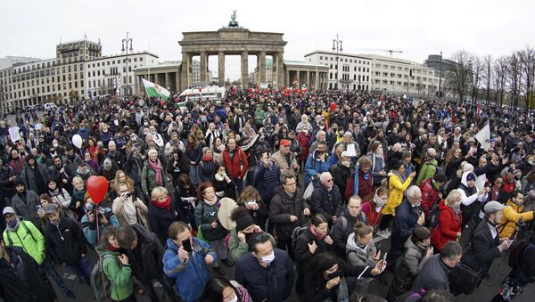 Акция протеста против COVID-ограничений в центре Берлина, Германия - 俄羅斯衛星通訊社