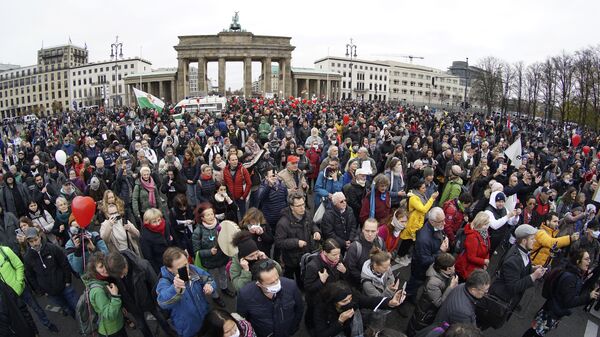 Акция протеста против COVID-ограничений в центре Берлина, Германия - 俄罗斯卫星通讯社
