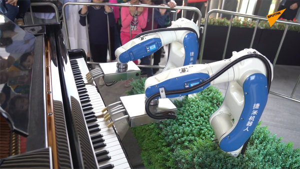 类人机器人弹钢琴 - 俄罗斯卫星通讯社
