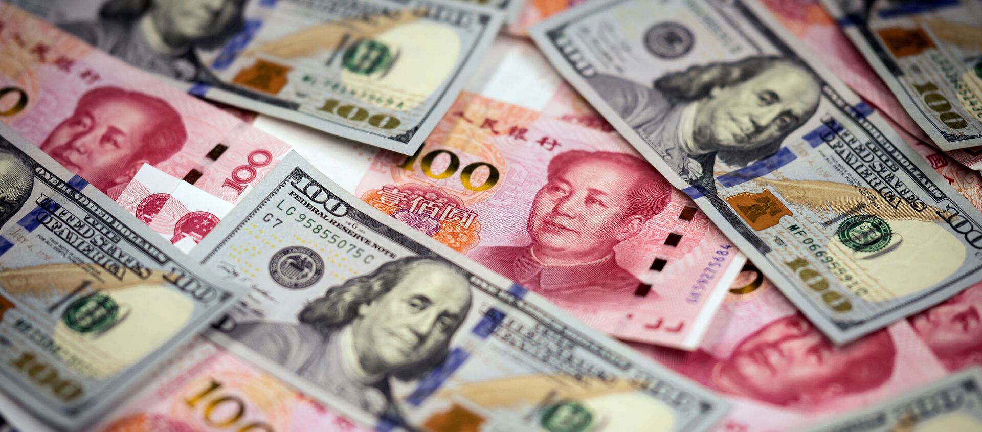 Китайский юань и американский доллар - 俄罗斯卫星通讯社, 1920, 02.09.2021