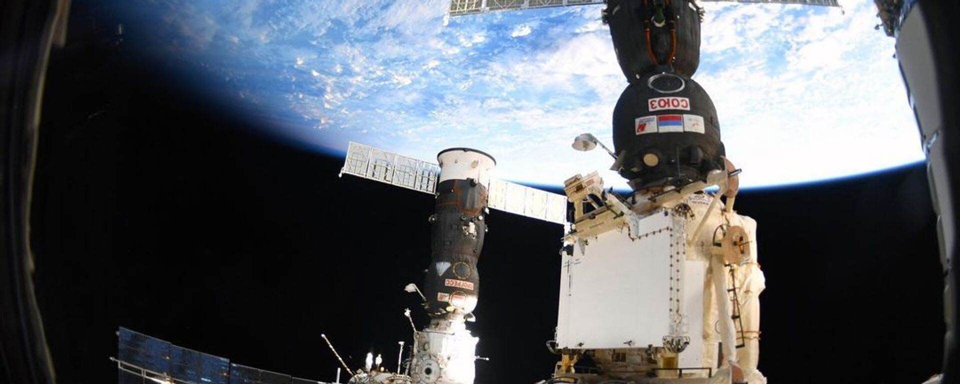 Пилотируемый корабль «Союз ТМ-31» пристыковался к МКС. - 俄罗斯卫星通讯社, 1920, 10.03.2021