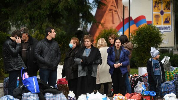俄防長：俄維和人員幫助9.8萬余名平民撤離納卡地區前往亞美尼亞 - 俄羅斯衛星通訊社