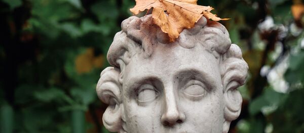 Скульптура в Летнем саду в Санкт-Петербурге - 俄罗斯卫星通讯社