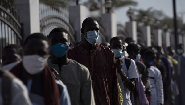Паломники в медицинских масках во время празднования Grand Magal of Touba в Сенегале - 俄羅斯衛星通訊社