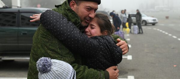 Беженцы, вернувшиеся домой в Степанакерт. Беженцы, вернувшиеся домой в Степанакерт. - 俄罗斯卫星通讯社