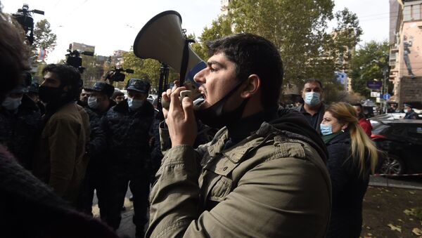 Сторонники оппозиции перекрыли улицу в центре Еревана - 俄罗斯卫星通讯社