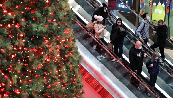 Рождественская ель в торговом центре в Канаде  - 俄羅斯衛星通訊社