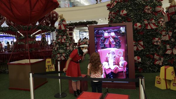Видео Санта-Клауса в торговом центре в Бразилии - 俄罗斯卫星通讯社