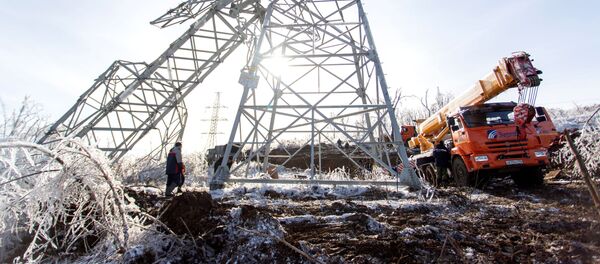 Демонтаж одной из повалившейся ЛЭП в городе Владивостоке. Демонтаж одной из повалившейся ЛЭП в городе Владивостоке. - 俄羅斯衛星通訊社
