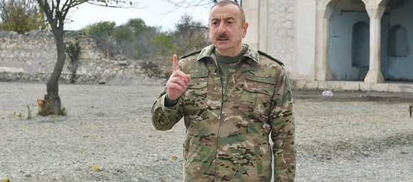 Президент Азербайджана Ильхам Алиев во время посещения города Агдам.  - 俄羅斯衛星通訊社