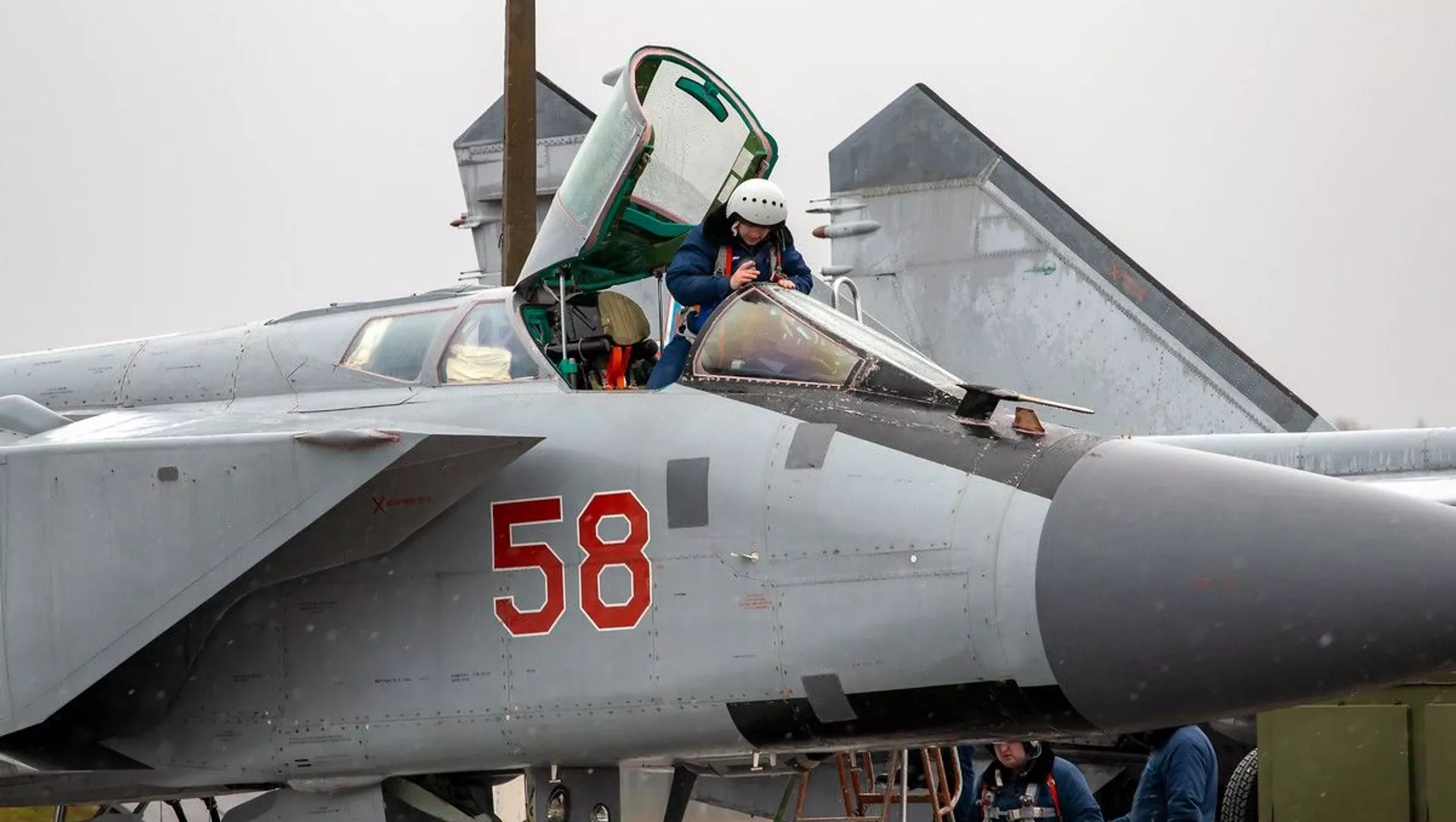 Дневные учебно-тренировочные полеты Су-35 и МиГ-31 ЗВО в Тверской области 